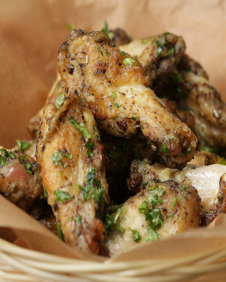 Irresistible Baked Garlic Parmesan Hot Wings: A Flavor Explosion!