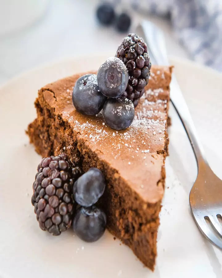 Delicious Flourless Chocolate Cake (Keto and Gluten-Free)