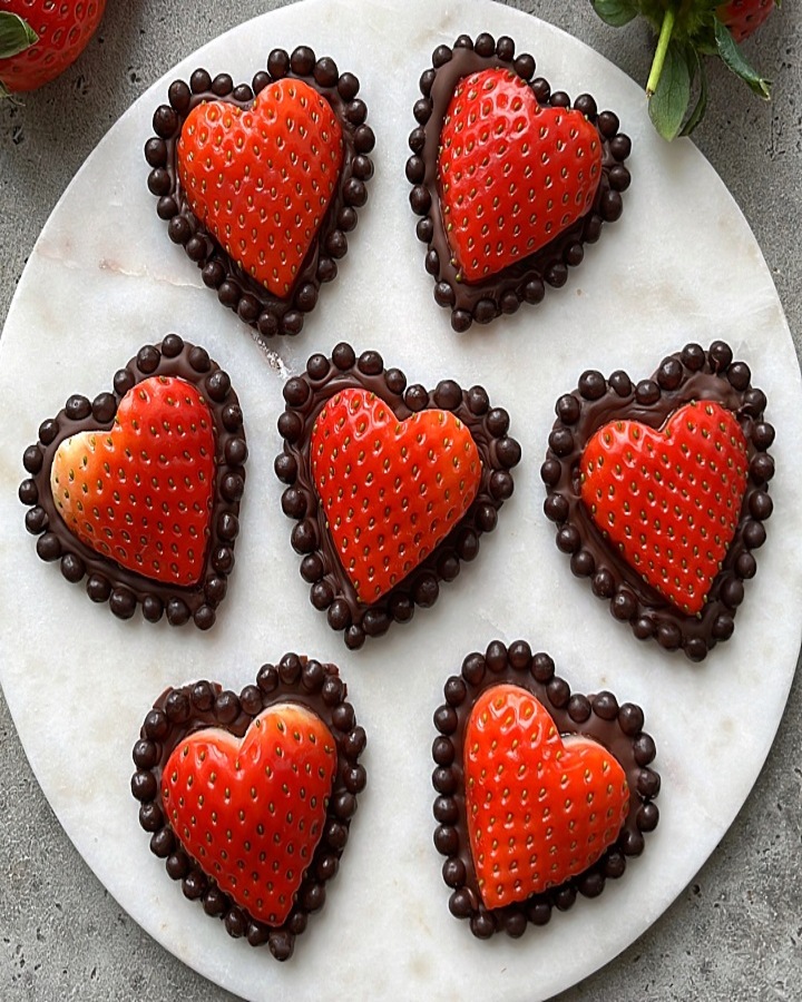 Delicious Keto Valentine’s Day Chocolate Hearts With Strawberry Filling
