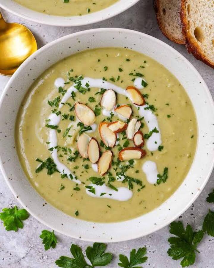 Delicious Broccoli and Almond Soup