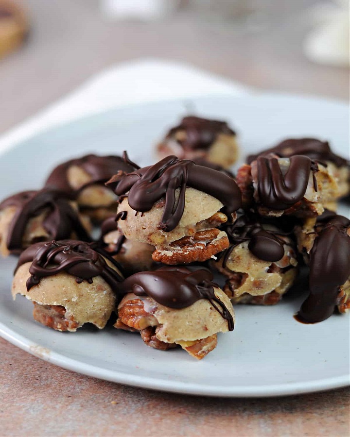 Delicious Keto Nut Clusters with Pecans